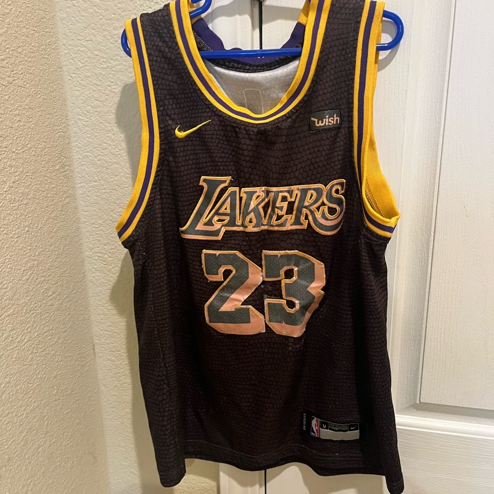 Used Vintage Lebron James Nike Lakers Black and Gold Jersey - Youth Large